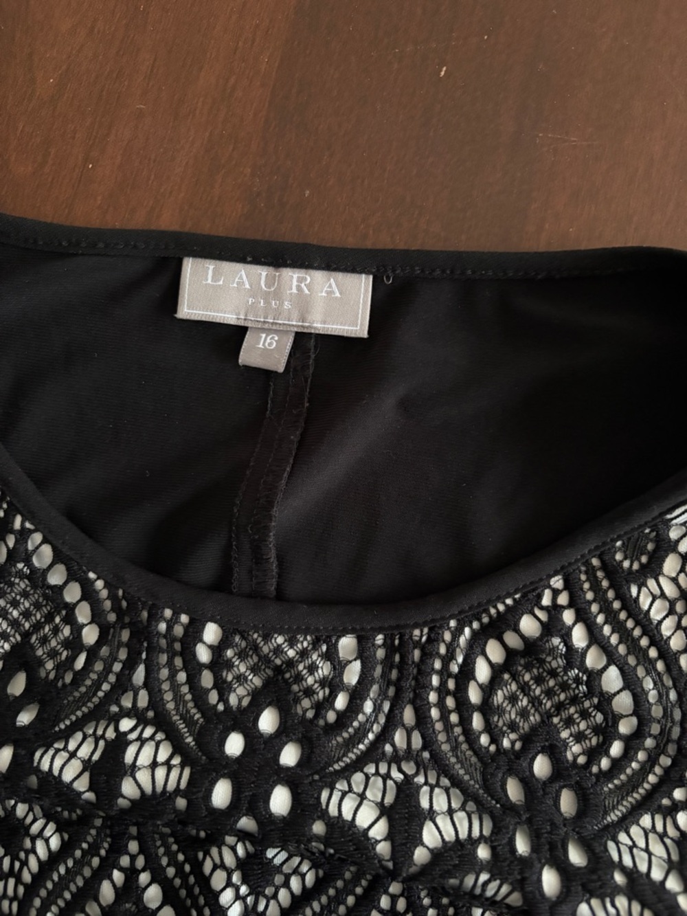 Sleeveless Black and White Maxi Dress with Lace Bodice - Picture 3 of 3